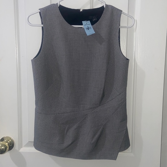 Ann Taylor Petites black and white, sleeveless top in size 4p. - Picture 1 of 7
